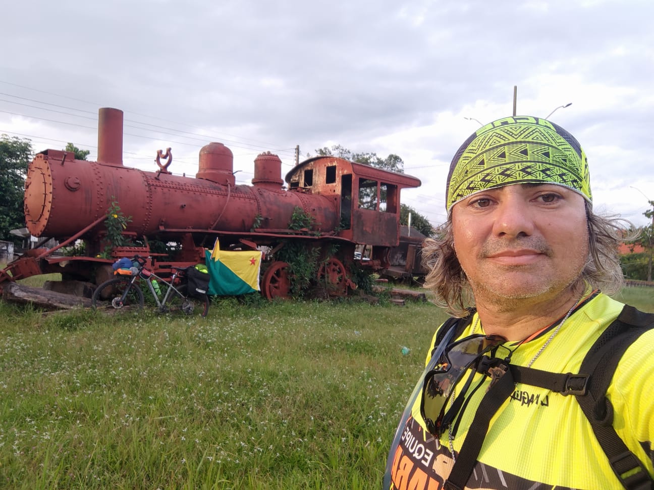 Reginaldo Dantas, acreano torcedor do Flamengo, parte neste domingo de bicicleta rumo ao Rio de Janeiro — Foto: Duaine Rodrigues